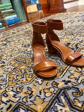 Frye Women's Tan Leather Ankle-Strap Block Heel Sandals size 8